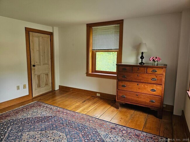 Building Photo - 33 Wildwood Ave
