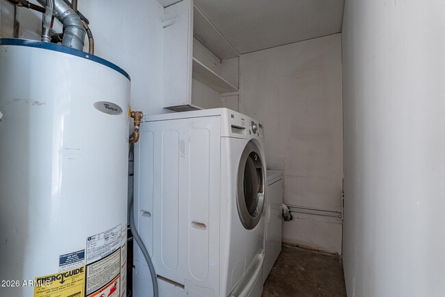 Building Photo - 536 W 18th St