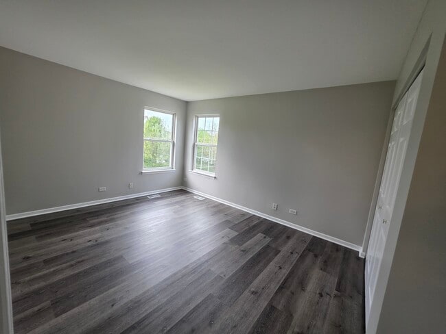 Building Photo - 675 Fieldcrest Dr