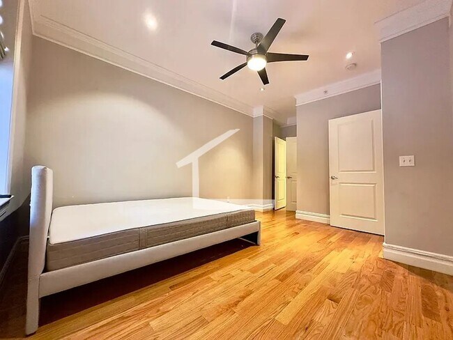 Building Photo - 9/1 No Fee! Fully renovated 2BR/2BA in South End!