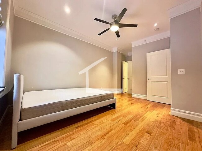 Building Photo - Amazing 2 bed 2 bath in the South End!!