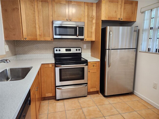 Primary Photo - 10835 SW 112th Ave