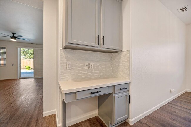 Building Photo - 238 St Tropez Ln