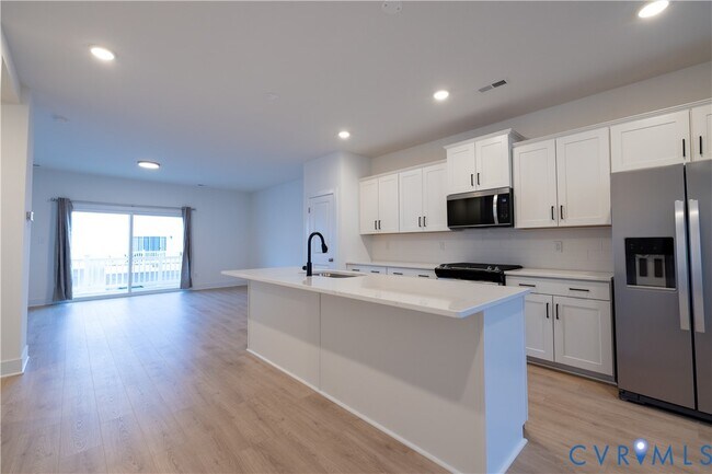 Building Photo - 15320 Oasis Sun Aly