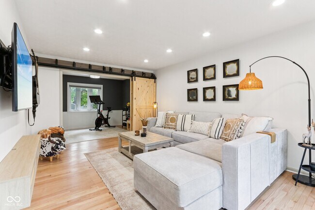 Building Photo - 521 Thornberry Dr