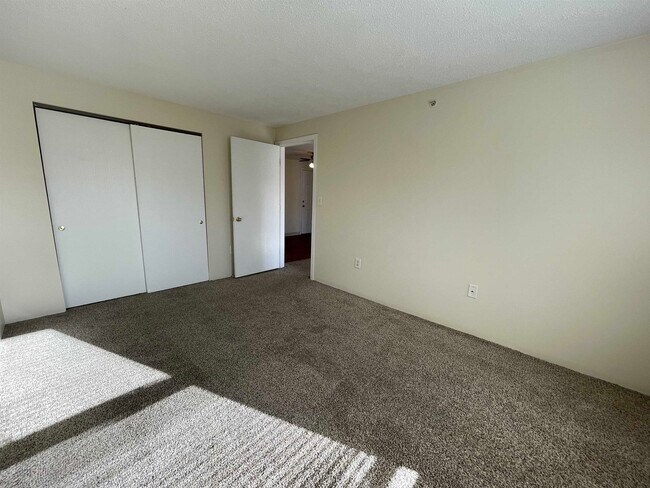 Building Photo - 96 Powers St