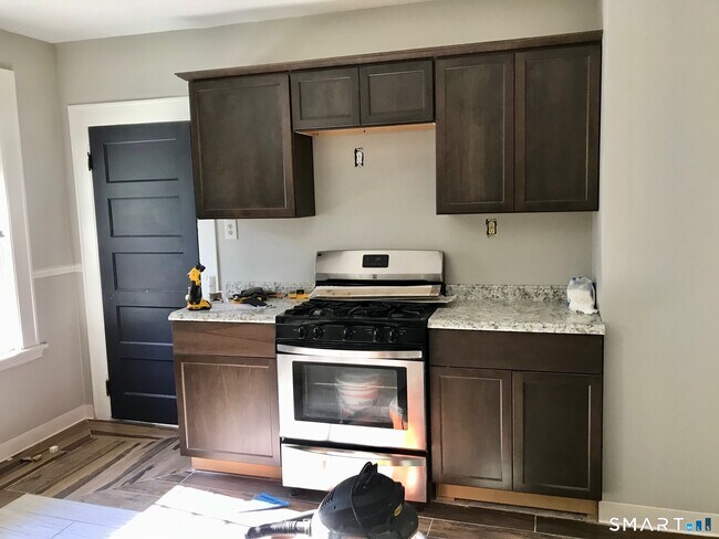 Building Photo - 52 Catherine St