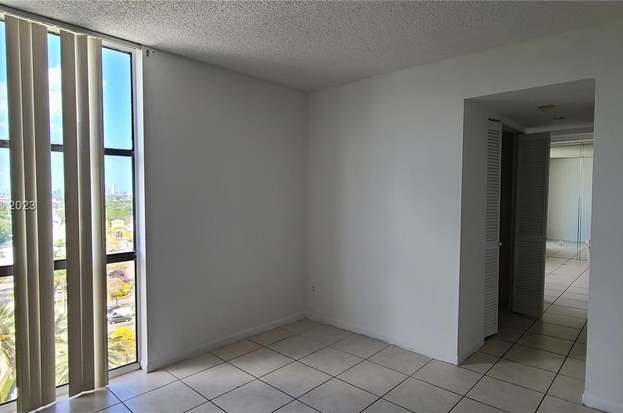 Building Photo - 13499 Biscayne Blvd