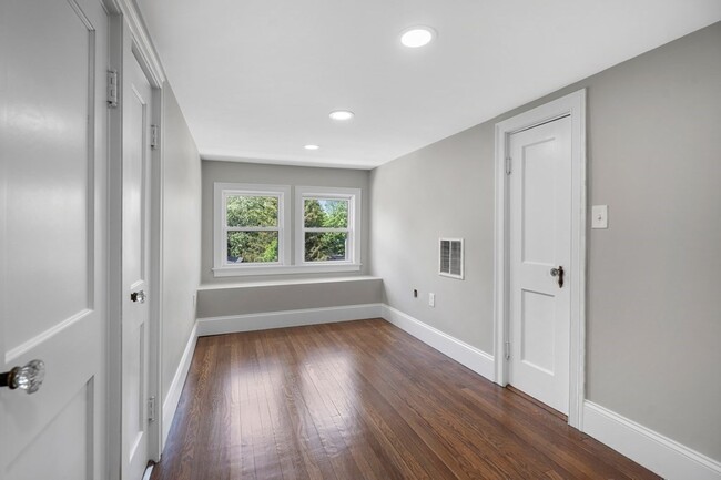 Building Photo - 597 Gallivan Blvd