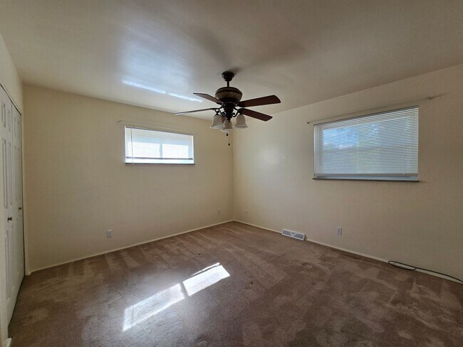 Building Photo - Hidden Gem - 4 Beds | 2.5 Baths | 2-Car Ga...