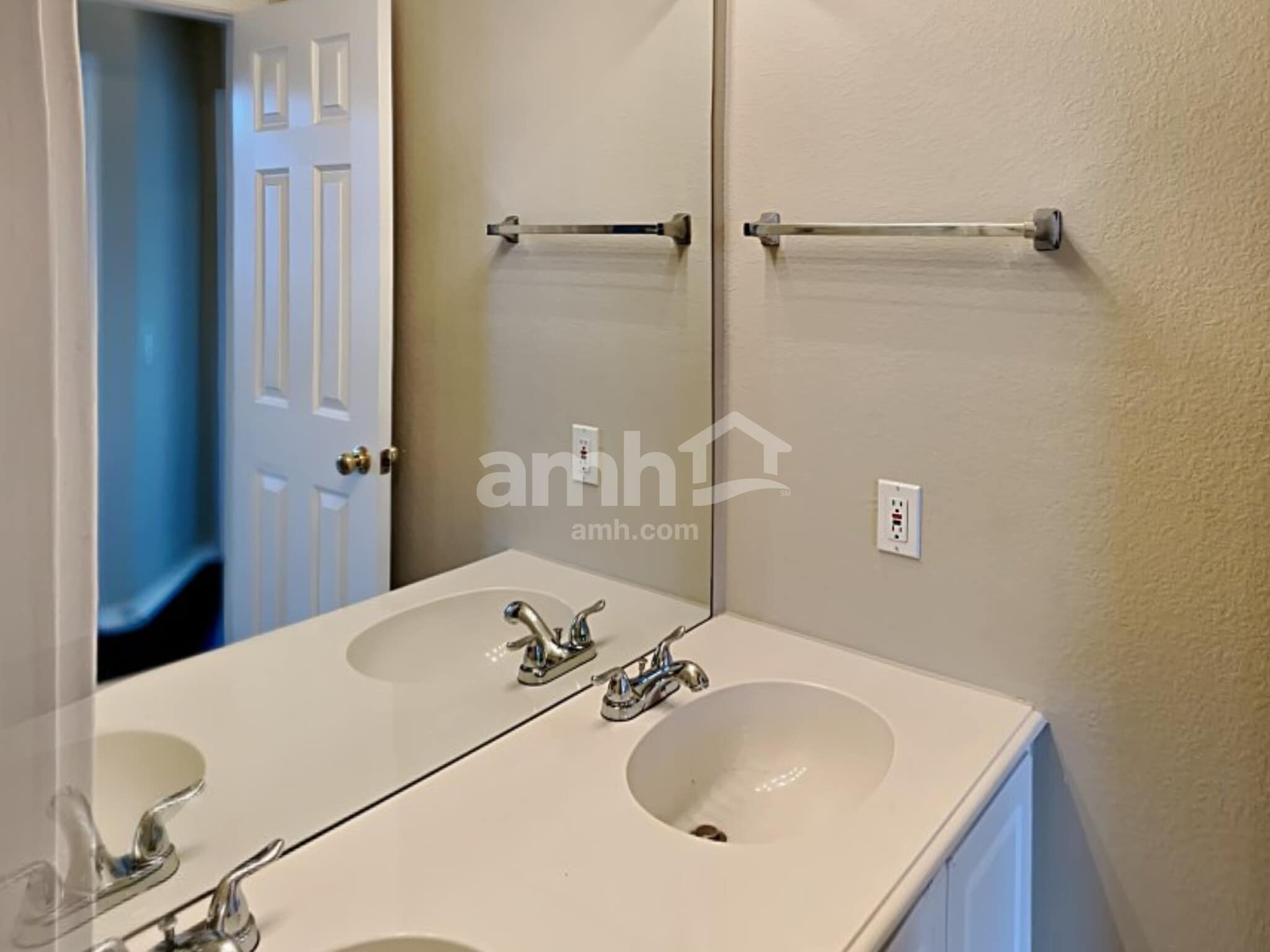 Building Photo - 2910 Saint Jude Dr