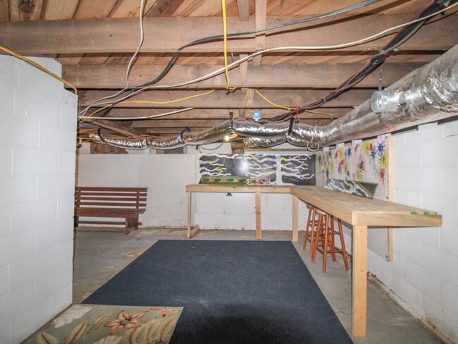 Building Photo - Rental with Country Setting!