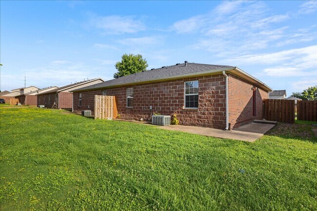 Building Photo - 3406 SW Landau Ct