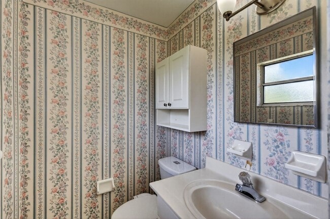 Building Photo - 3 Bedroom Home in Tavares – Available Now!