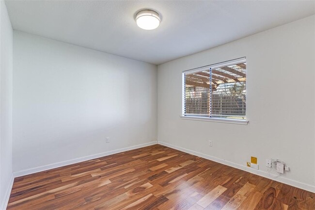 Building Photo - 12404 Thompkins Dr