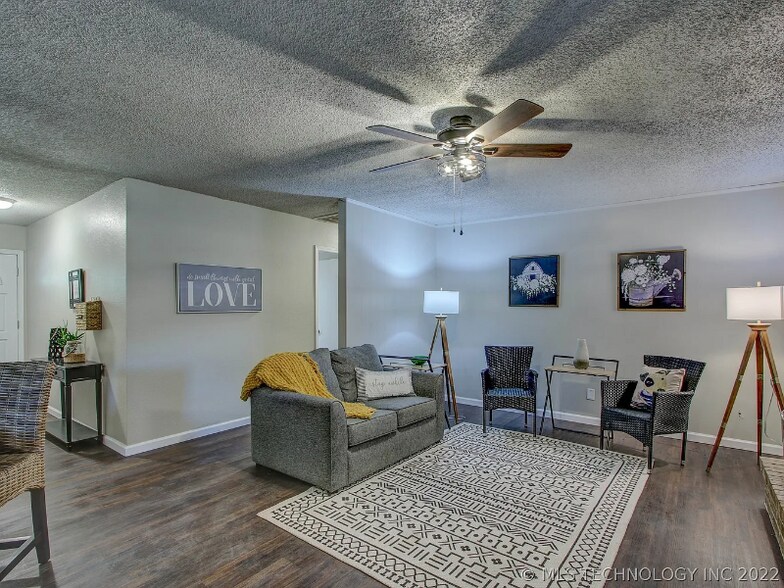 Building Photo - 4301 S Elm St