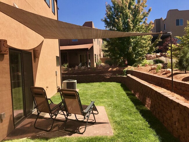 Building Photo - 3374 S Village Loop