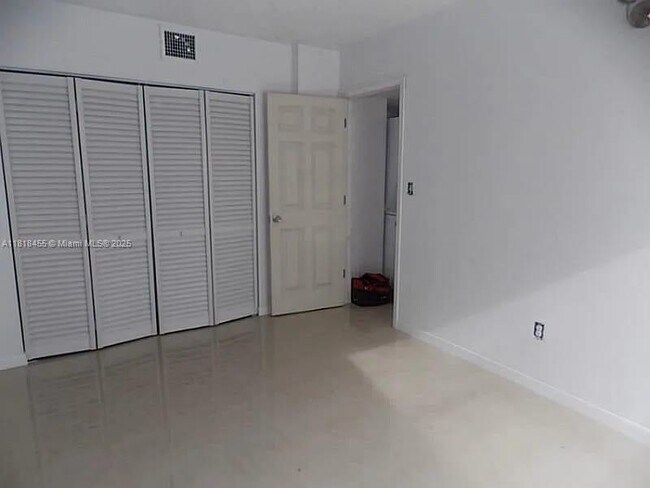 Building Photo - 7031 SW 129th Ave
