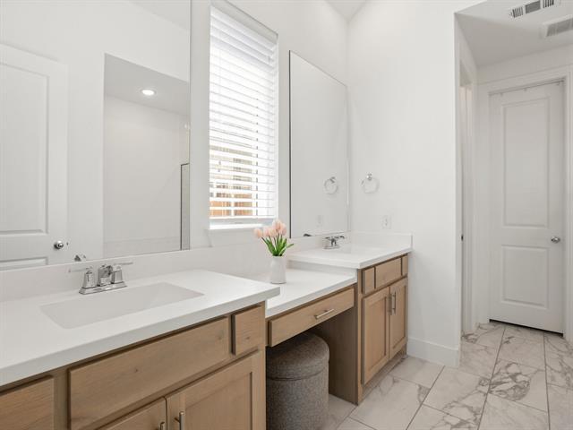 Building Photo - 317 Legna Dr