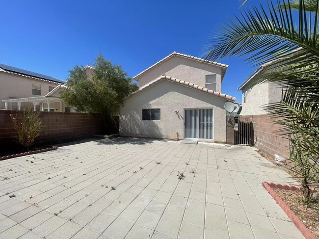 Building Photo - Beautiful two-story single-family house
