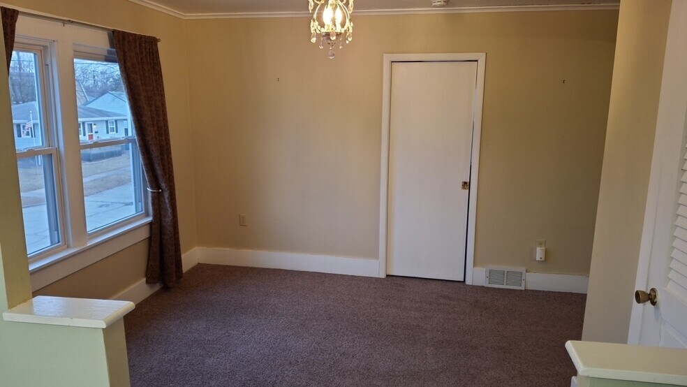 Building Photo - 401 Monroe St