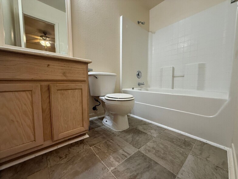 Building Photo - 406 Brittney Way