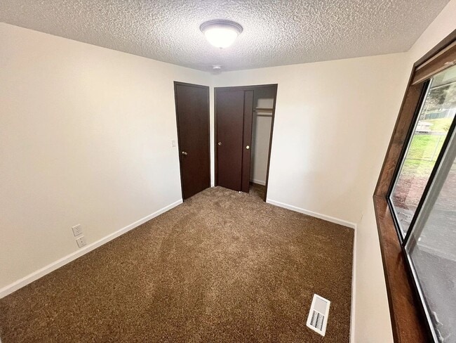 Building Photo - Rambler Golf Course View 3bd 2bath Avail. March 6th