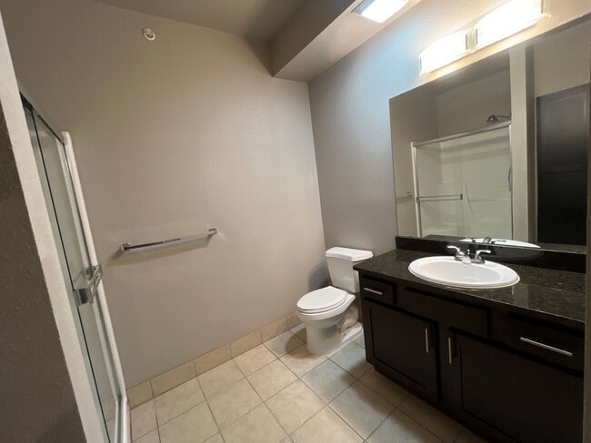 Building Photo - MODERN OPEN 2 BEDROOM, 2 BATH