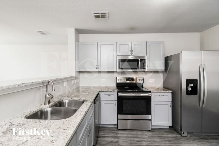 Building Photo - 525 Rosario Ln