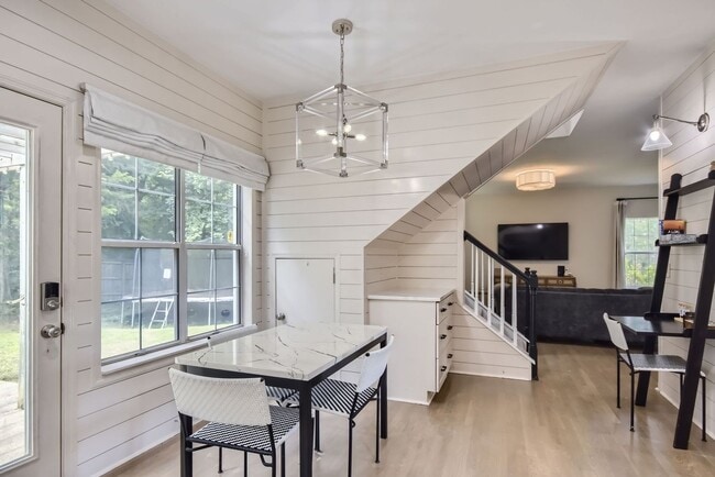 Building Photo - Welcome to this stunning, complete updated, 4-bedroom, 3.5-bath home