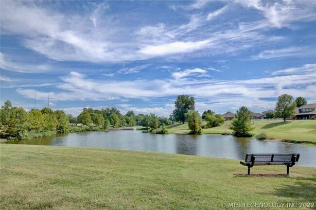 Building Photo - Large open 3 bed, 3 car Garage in The Highlands at Forest Ridge