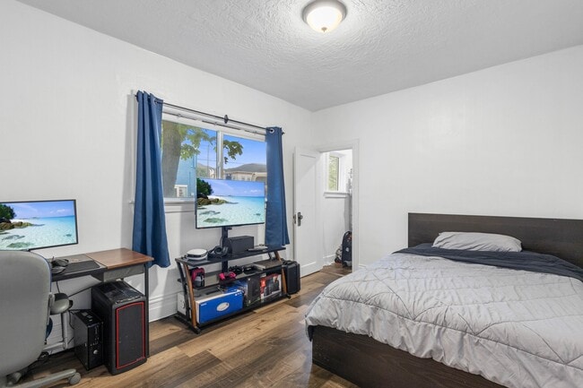 Building Photo - 722 S 700 E