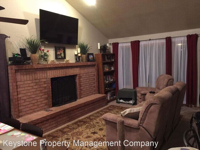 Building Photo - 4 br, 2 bath House - 2076 South Ridge Dr
