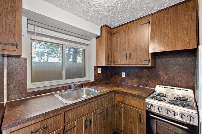 Building Photo - 26324 Harper Ave