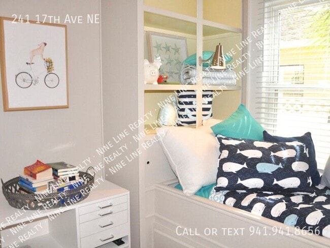 Building Photo - 241 17th Ave NE