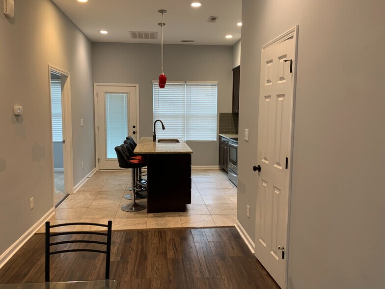 Building Photo - Room in House on Pineland Cir