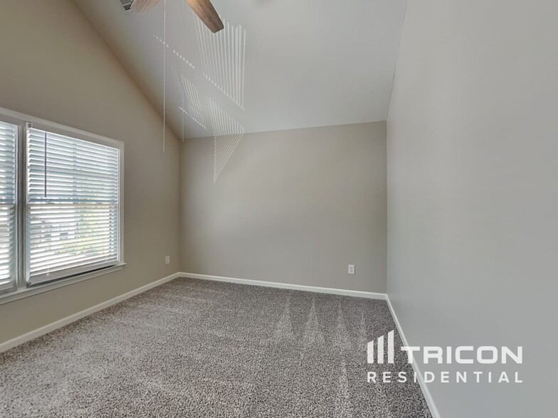 Building Photo - 4609 Sierra Creek Dr NE