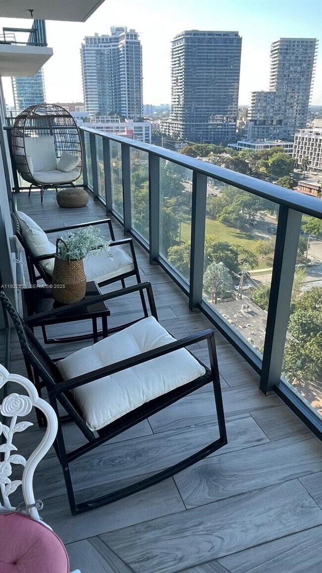 Building Photo - 501 NE 31st St