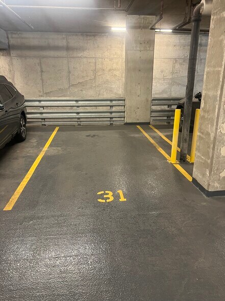 Building Photo - 321 S Sangamon St