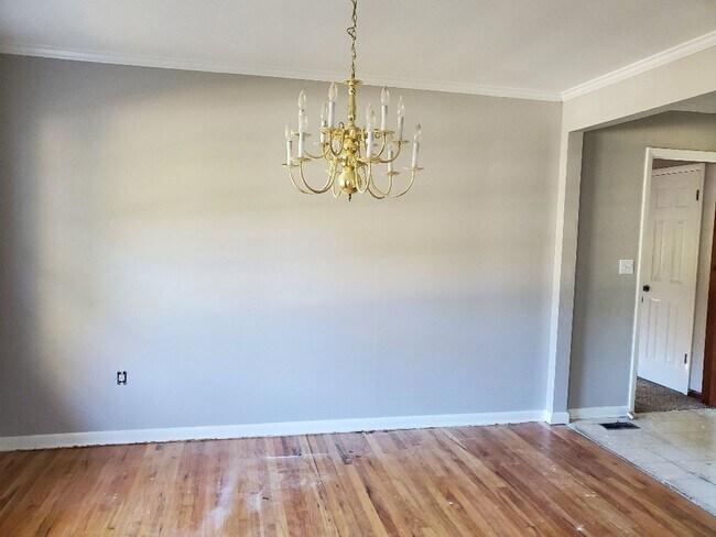 Building Photo - 1120 Edgewood Dr
