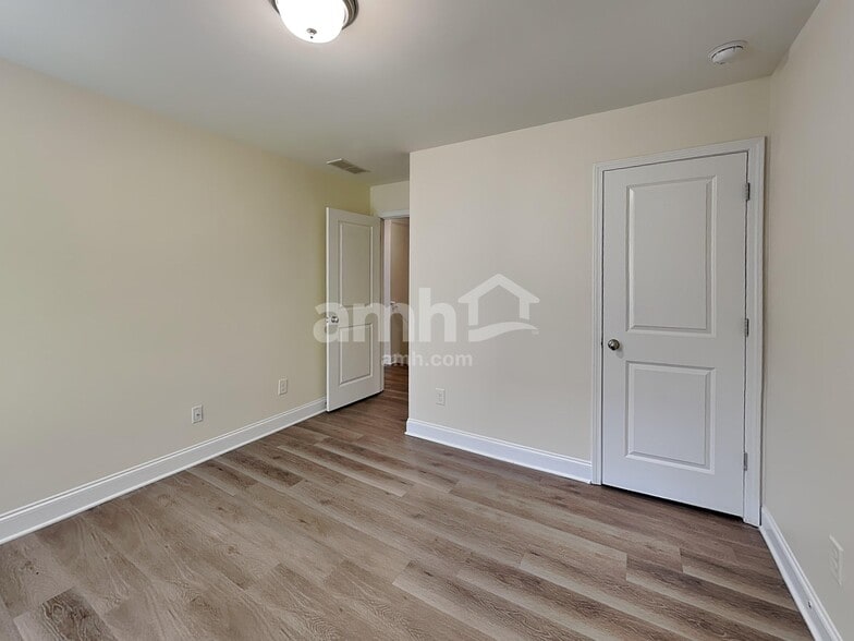 Building Photo - 2474 Beal St