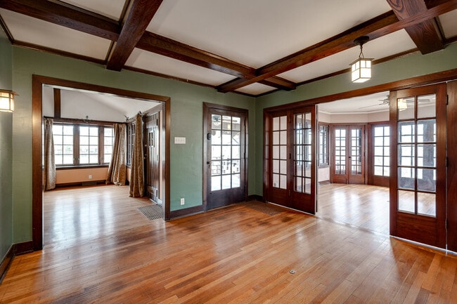 Building Photo - 126 Mahrt Ave