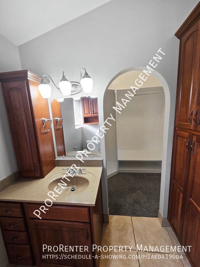 Building Photo - 1401 Ash Dr