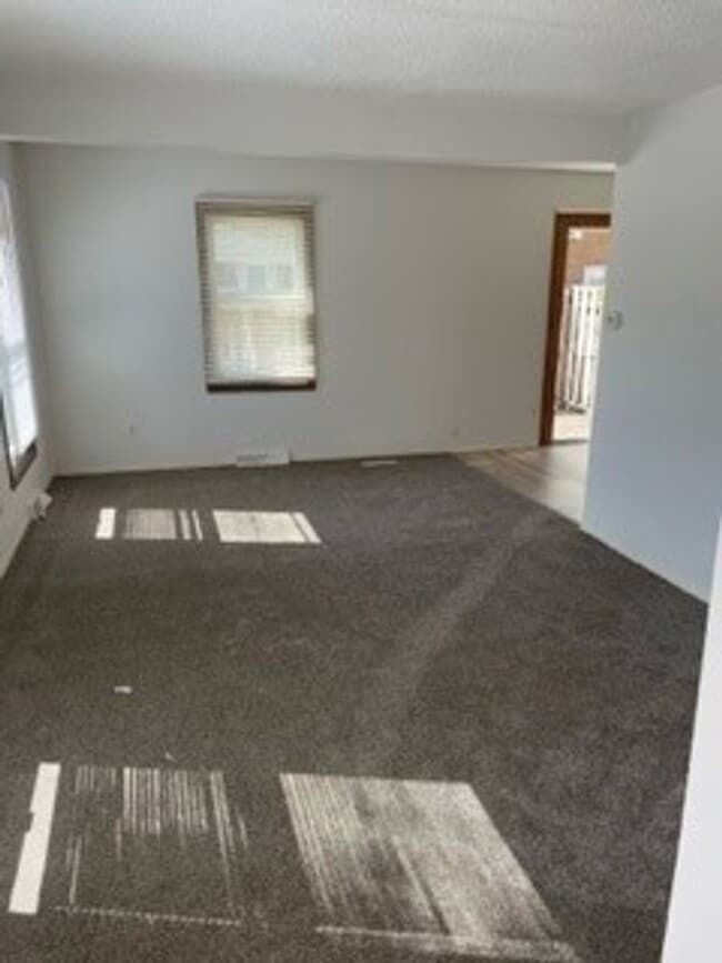 Building Photo - 6050 Wentworth Ave S