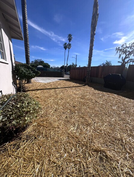 Building Photo - 3547 E Green St