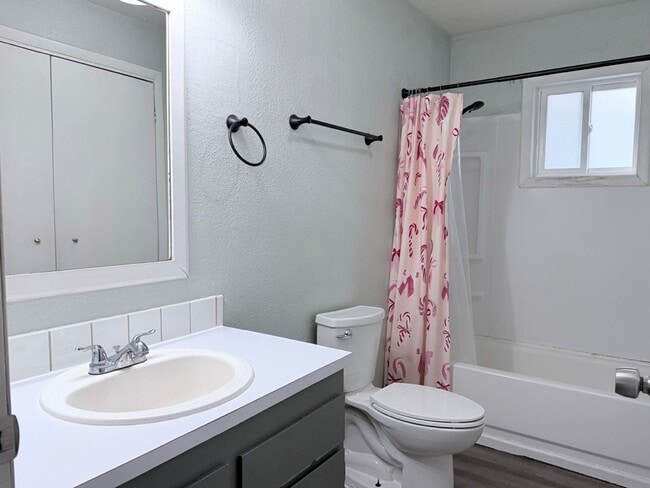 Building Photo - Renovated 2BR with Large Backyard, Storage, Washer & Dryer & Parking