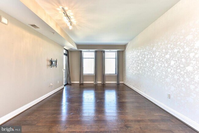Building Photo - 525 N Fayette St