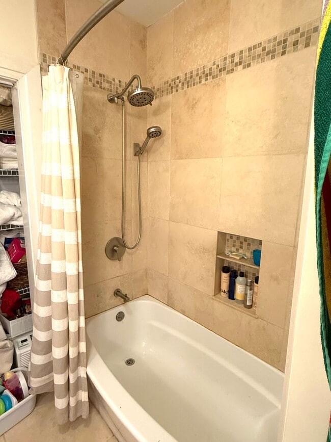 Building Photo - Charming 2 Bed + 2 Bath Condo in the West End!