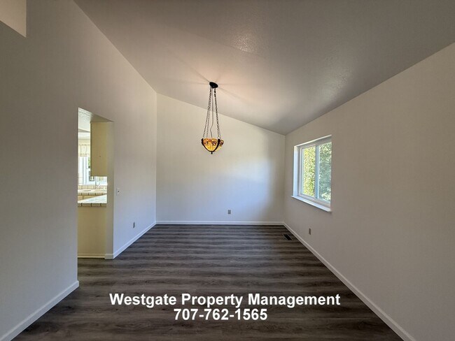 Building Photo - 1604 Cerro Sonoma Cir