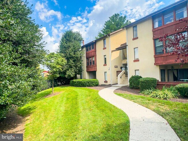 Building Photo - 9641 White Acre Rd